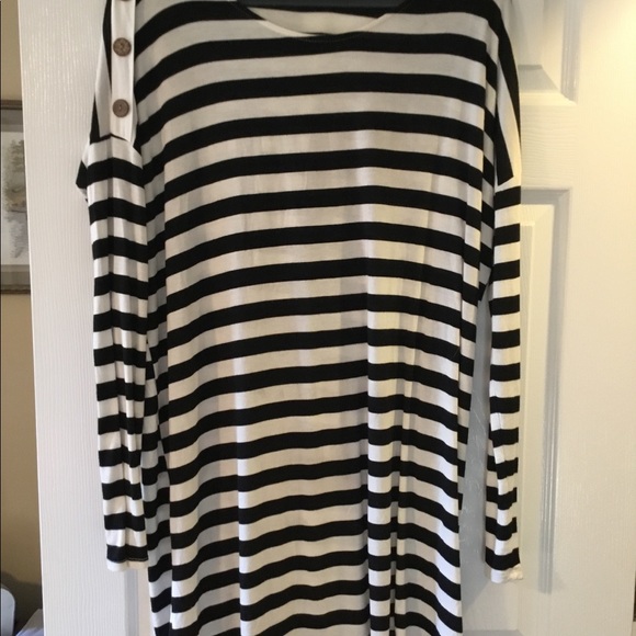 Black and white long sleeve dress - Picture 3 of 3